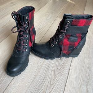 Sorel lace up wedge boots, size 12 , Excellent used condition